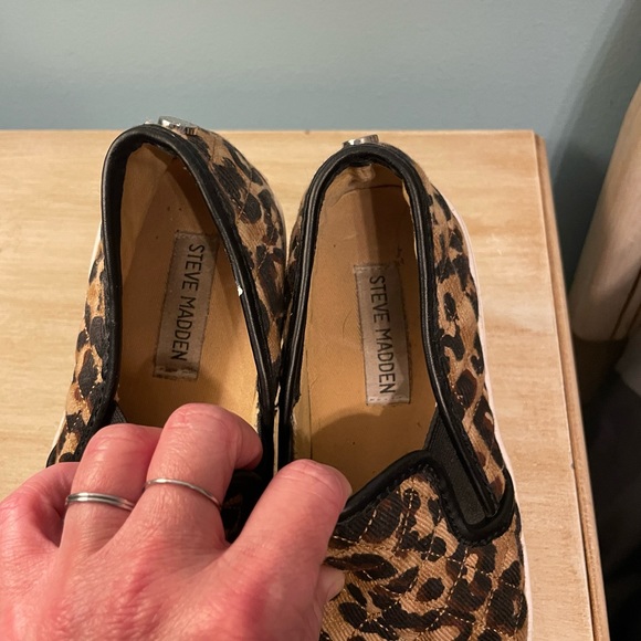 Women’s size 5 leopard print Steve Madden slip on tennis - Picture 4 of 5